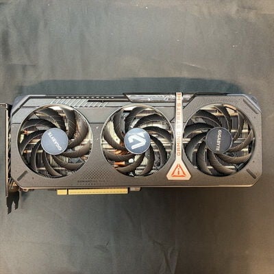 【横浜駅前店】中古  GIGABYTE GV-R9060XTGAMING OC-16GD (RX9060XT 16G) 179900 