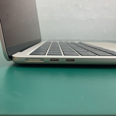 【浦添城間店(沖縄)】中古  MacBook Air 13インチ  MC7W4JA/A（Apple M2[CPU8C/GPU8C] /16GB/256GB スターライト 3290006993 