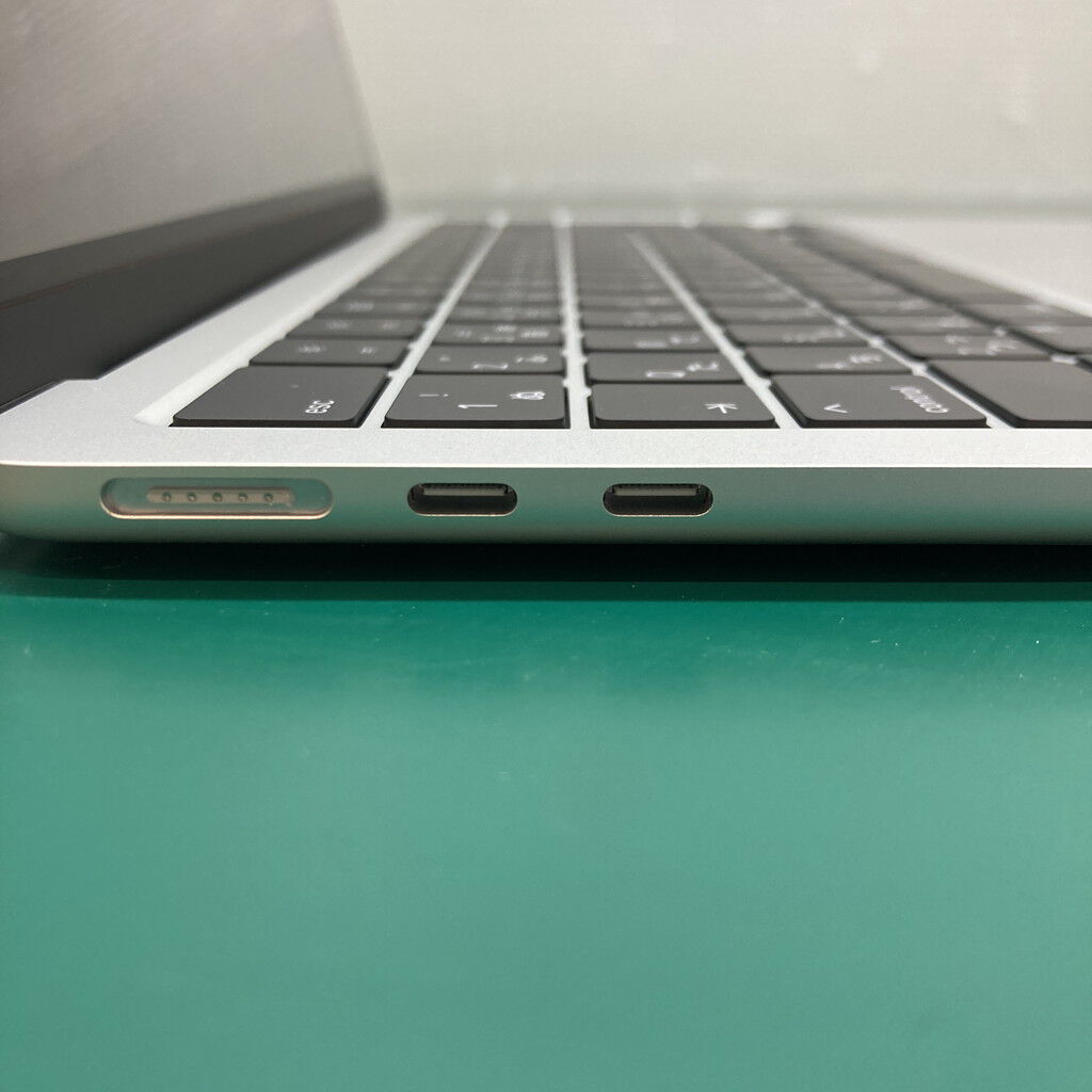 中古 Apple MacBook Air M2 2022 FLXY3J/A (Apple M2/8GB/SSD 256GB