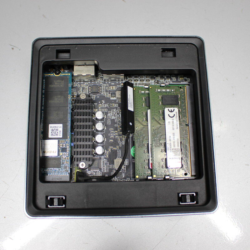 中古 MINIS FORUM D eskMini UM700(AMD Ryzen 7 3750H with