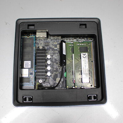 【札幌店】中古  MINIS FORUM D eskMini UM700(AMD Ryzen 7 3750H with Radeon Vega Mobile Gfx/16GB/SSD512GB/なし/オンボード/W11H64 MAR) 180672 