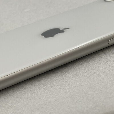 【新潟店】中古  【SIMロック解除済み】【docomo】Apple iPhoneSE 4.7インチ (第2世代/2020) 64GB (ホワイト) MHGQ3J/A 新パッケージ版 155739 