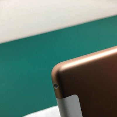 【佐賀南部バイパス店】中古  【SoftBank】Apple iPad (2018) Wi-Fi + Cellular 32GB ゴールド MRM02J/A 136966 