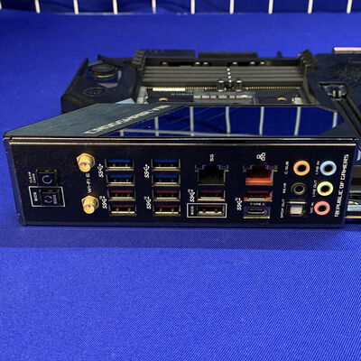 【横浜駅前店】中古  ASUS ROG CROSSHAIR VIII FORMULA (X570 AM4 ATX) 140037 