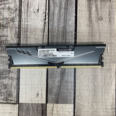 【広島店】中古  TEAM TLZGD48G3200HC16C01 (DDR4 PC4-25600 8GB) 3320004879 