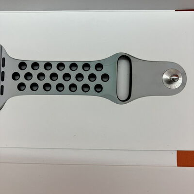 【なんば店】中古  Apple Watch Nike+ Series4 44mm GPSモデル (シルバーアルミニウムケースとピュアプラチナム/ブラックNikeスポーツバンド) MU6K2J/A 139005 