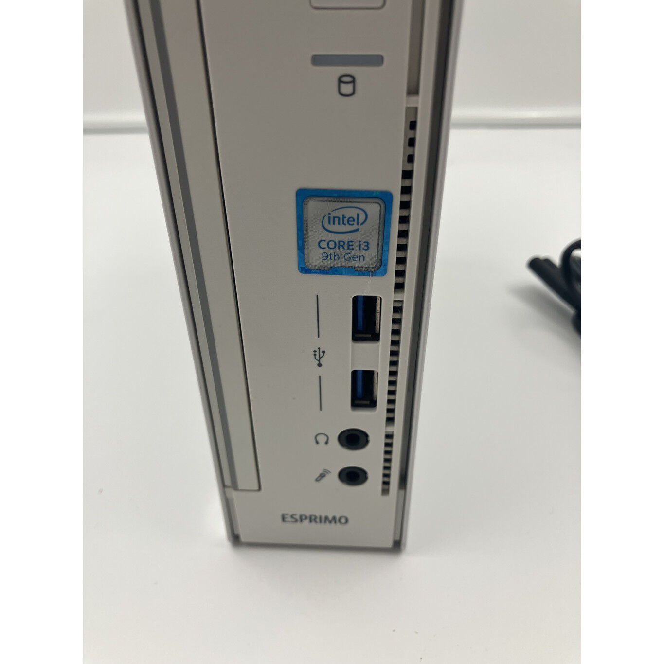 中古 FUJITSU ESPRIMO Q558/B(i3 9100T/8GB/SSD256GB/W11P