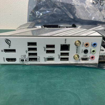 【浦添城間店(沖縄)】中古  ASUS ROG STRIX Z590-A GAMING WIFI（Z590 1200 ATX DDR4） 3480040299 