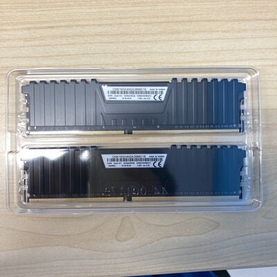 【博多店】中古  Corsair CMK16GX4M2A2666C16 (DDR4 PC4-21300 8GBx2) 3310006284 