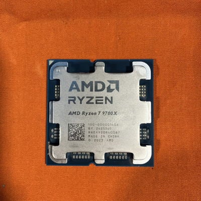 【なんば店】中古  AMD Ryzen 7 9700X (AM5/3.8GHz/40M/C8/T16/65W) 1460024845 