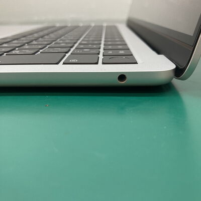 【浦添城間店(沖縄)】中古  Apple MacBook Air M2 2022 FLXY3J/A (Apple M2/8GB/SSD 256GB/13.6/2560 x 1664 Liquid Retina/Wifi) 194663 
