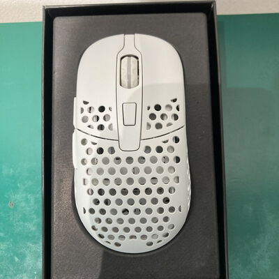 【浦添城間店(沖縄)】中古  XTRFY M42 RGB 　WH 4780001656 