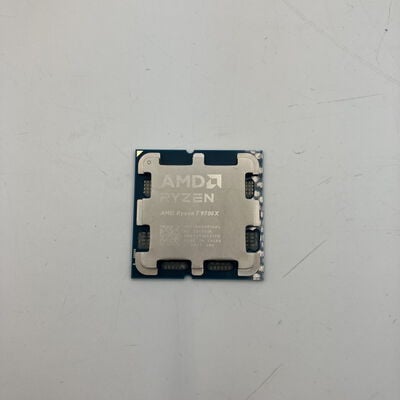 【なんば店】中古  AMD Ryzen 7 9700X (AM5/3.8GHz/40M/C8/T16/65W) 169022 