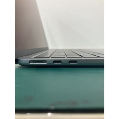 【浦添城間店(沖縄)】中古  MacBook Air 13.6インチ M2(CPU 8C/GPU 8C) 16GB/256GB シルバー MC7V4J/A (M2/2022) 4680003474 