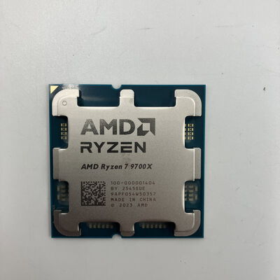 【なんば店】中古  AMD Ryzen 7 9700X (AM5/3.8GHz/40M/C8/T16/65W) 169022 