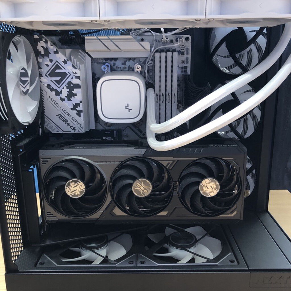 中古 自作パソコン (Ryzen 7 9800X3D/32GB/SSD500GB+2TB/RX9070XT/W11H