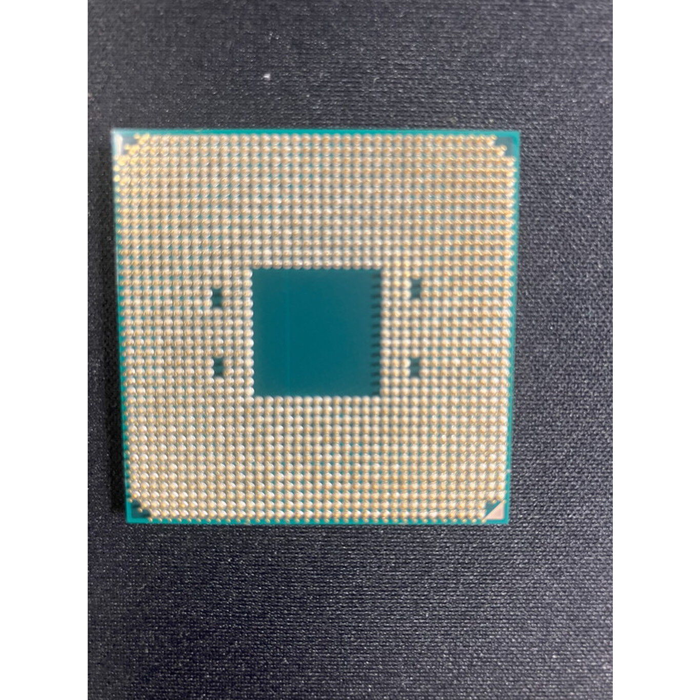 中古 AMD Ryzen 9 3900XT (AM4/3.8/70M/C12/T24/105W) 143144