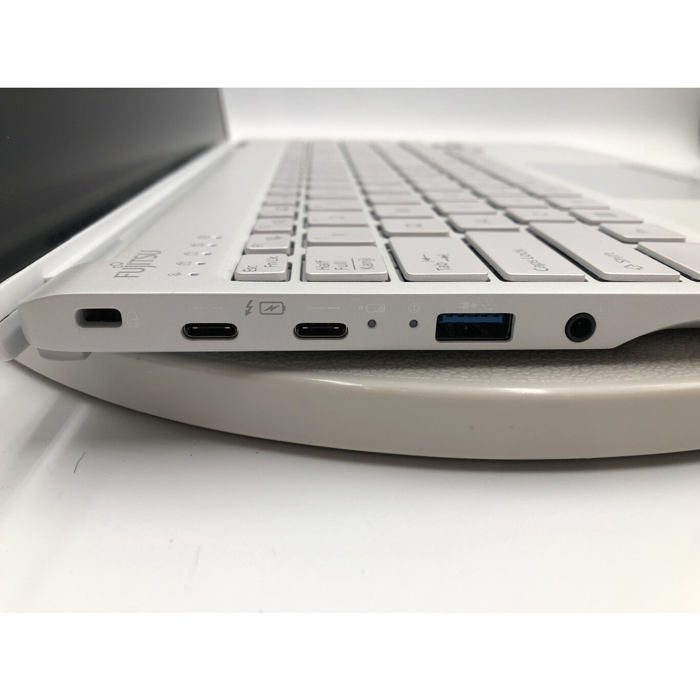 中古 FMV LIFEBOOK UH90/J3(Ultra 7 155H/16GB/SSD512GB/-/オンボード