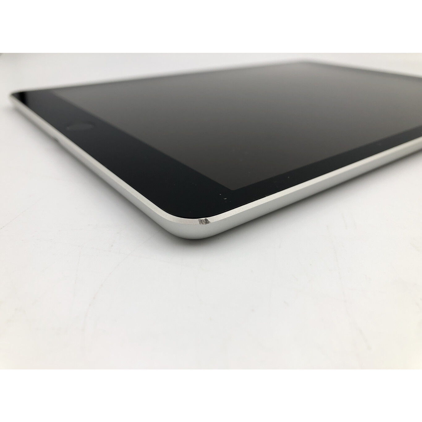 中古 Apple iPad 10.2インチ（第9世代/2021）Wi-Fi 64GB シルバー