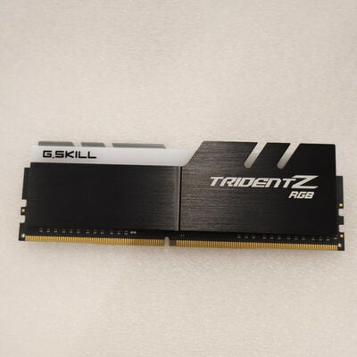 【通販センター】中古  PC4-25600 8GB デスクトップ用(DDR4-3200) 140727 