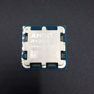 【秋葉原本店】中古  AMD Ryzen 7 9800X3D (AM5/4.7/104M/C8/T16/120W) 172566 
