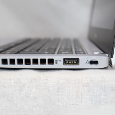 【通販センター】中古  NEC VersaPro UltraLite(Intel Core i5 8350U/8GB DDR4 (PC4)/SSD128GB/なし/オンボード/13.3/1366x768/Wi-Fi/W11H64 MAR) 201388 