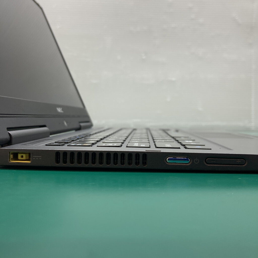 中古 NEC LAVIE Direct HZ PC-GN16434GE (i5 8250U/8GB/SSD256GB/WLAN
