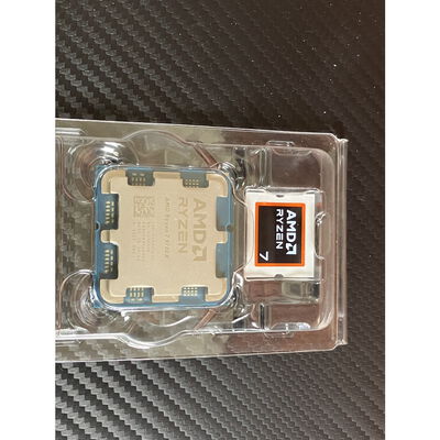 【富士青葉店】中古  AMD Ryzen 7 9700X (AM5/3.8GHz/40M/C8/T16/65W) 169022 