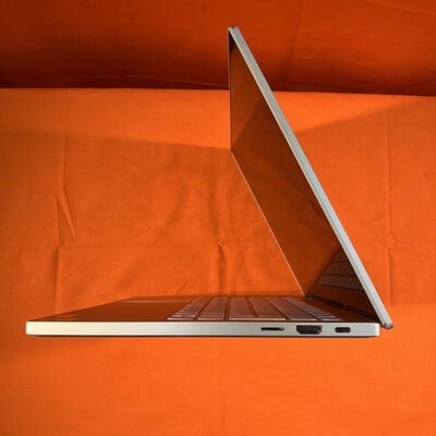 【なんば店】中古  Razer Book 13 RZ09-0357 (Mercury White) (i7-1165G7/16GB/SSD1TB/WLAN/13.4WQUXGA) 3280022109 