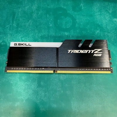 【静岡東瀬名店】中古  PC4-25600 8GB デスクトップ用 140727 