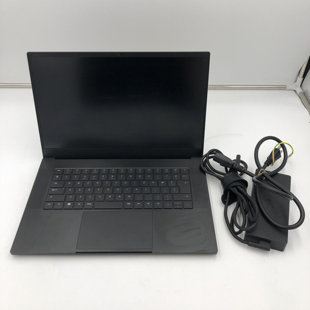中古 RazerゲーミングノートPC(i7-13800H/16GB/SSD1TB/RTX4070/W11H
