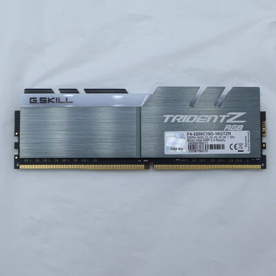 【通販センター】中古  PC4-25600 8GB デスクトップ用(DDR4-3200) 140727 