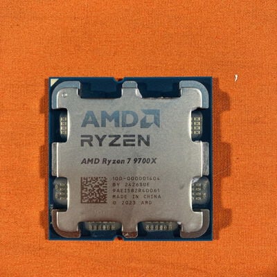 【なんば店】中古  AMD Ryzen 7 9700X (AM5/3.8GHz/40M/C8/T16/65W) 169022 
