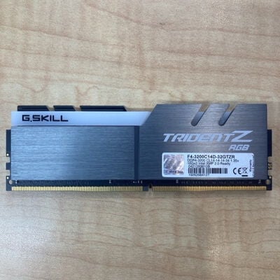 【千葉店】中古  G.SKILL F4-3200C14D-32GTZR (DDR4　PC4-25600　16GB) 3250006650 