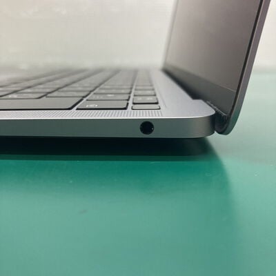 【浦添城間店(沖縄)】中古  Apple MacBook Air 2018 （13.3インチ/Core i5 1.6GHz/8GB/128GB/スペースグレイ） MRE82J/A 139729 