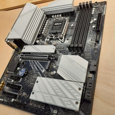 【鹿児島店】中古  ASRock Z890 Pro RS WiFi (Z890 1851 ATX DDR5) 172169 