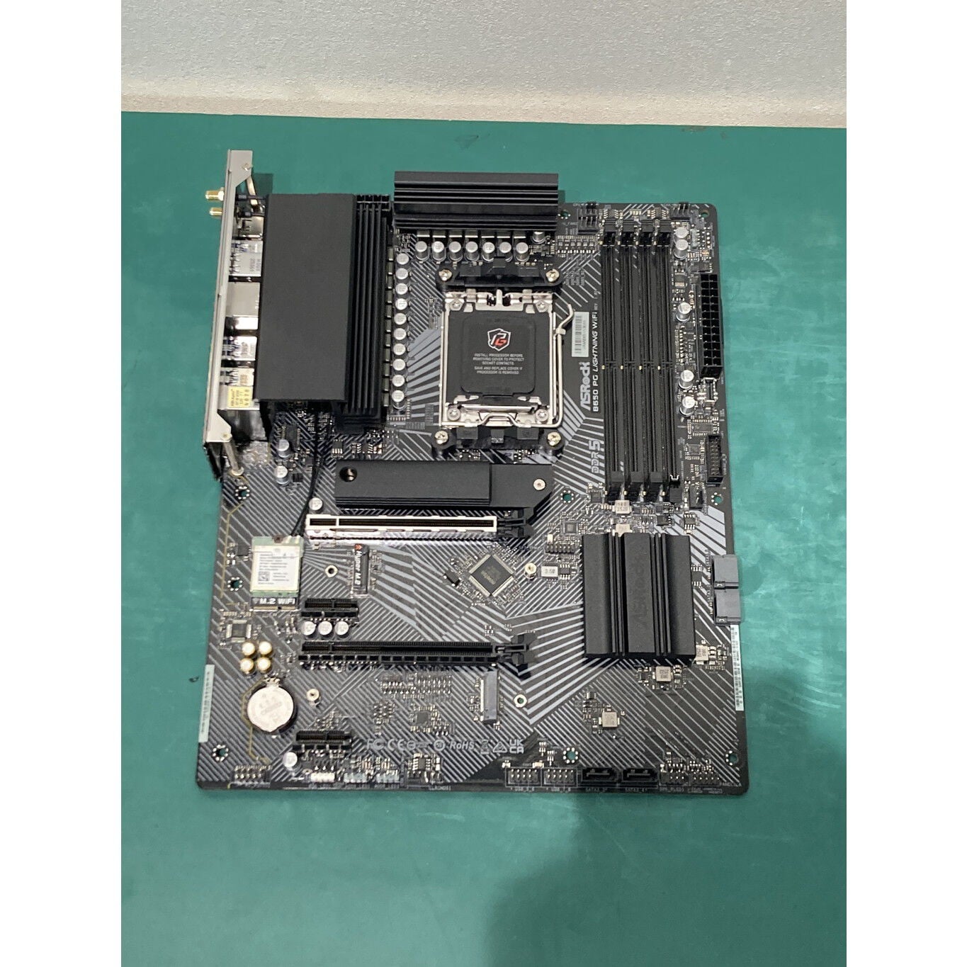 中古 ASRock B650 PG Lightning WiFi (B650 AM5 ATX DDR5) 4780001487