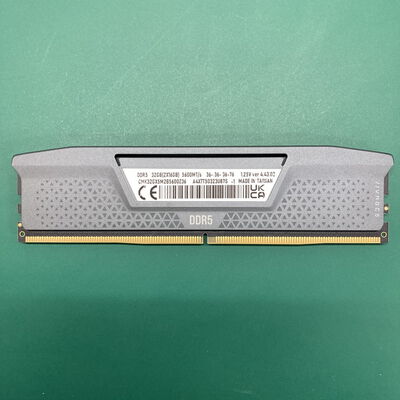 【神戸・三宮店】中古  CORSAIR VENGEANCE DDR5 (PC5-44800 16GB デスクトップ用) 3430005857 