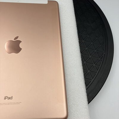 【新潟店】中古  【docomo】Apple iPad (2018) Wi-Fi + Cellular 32GB ゴールド MRM02J/A 136954 