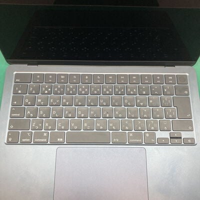 【浦添城間店(沖縄)】中古  Apple MacBook Air 13.3インチ 2022(M2 8CPU/8GB/256GB)スペースグレイ MLY33J/A 4680003202 