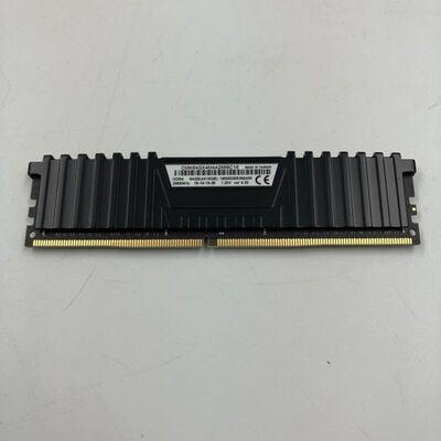 【なんば店】中古  PC4-21300 16GB デスクトップ用(DDR4-2666) 135638 