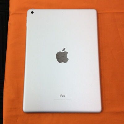 【なんば店】中古  Apple iPad (2018) Wi-Fi 32GB シルバー MR7G2J/A 136940 