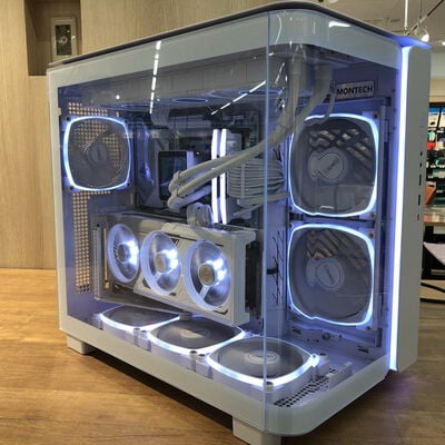 【姫路店】中古  自作パソコン(Ryzen 7 9800X3D/32GB/SSD1TB+1TB+2TB/RX9070XT/W11H) 4740001274 