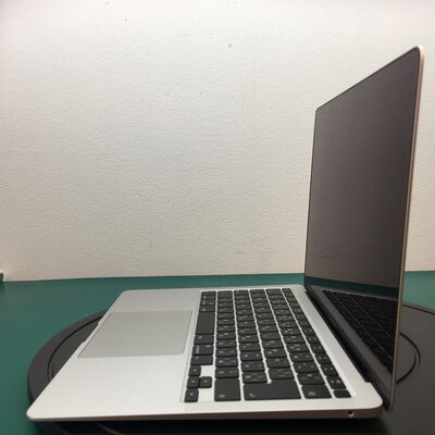 【佐賀南部バイパス店】中古  Apple MacBook Air 13インチ (i5 1.1GHz/16GB/512GB) シルバー (Early 2020) 5160000666 