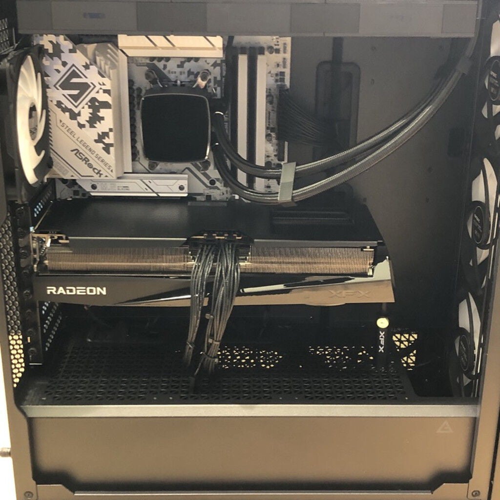 中古 自作パソコン(Ryzen 7 9850X3D/32GB/SSD500GB/RX9070XT/W11H
