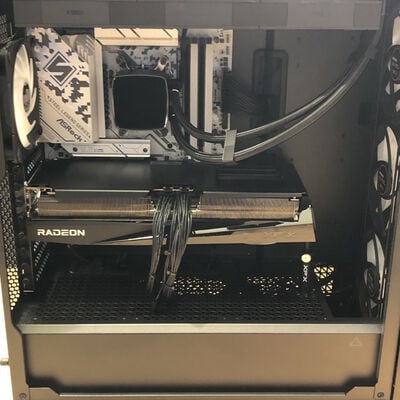 【甲府飯田店】中古  自作パソコン(Ryzen 7 9850X3D/32GB/SSD500GB/RX9070XT/W11H) 4720003099 