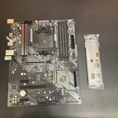 【富士青葉店】中古  ASRock B550 Phantom Gaming 4 (B550 AM4 ATX DDR4) 142933 