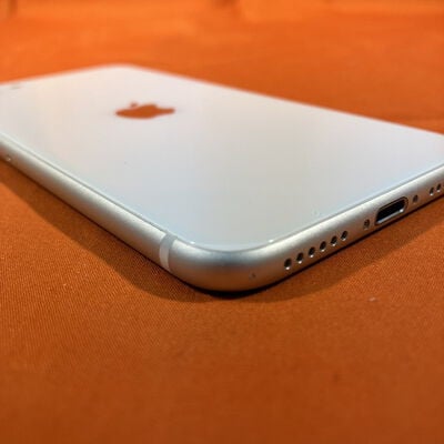 【なんば店】中古  Apple iPhoneSE 4.7インチ (第2世代/2020) 64GB (ホワイト) 国内版SIMロックフリー NX9T2J/A Apple整備済製品 3280021675 