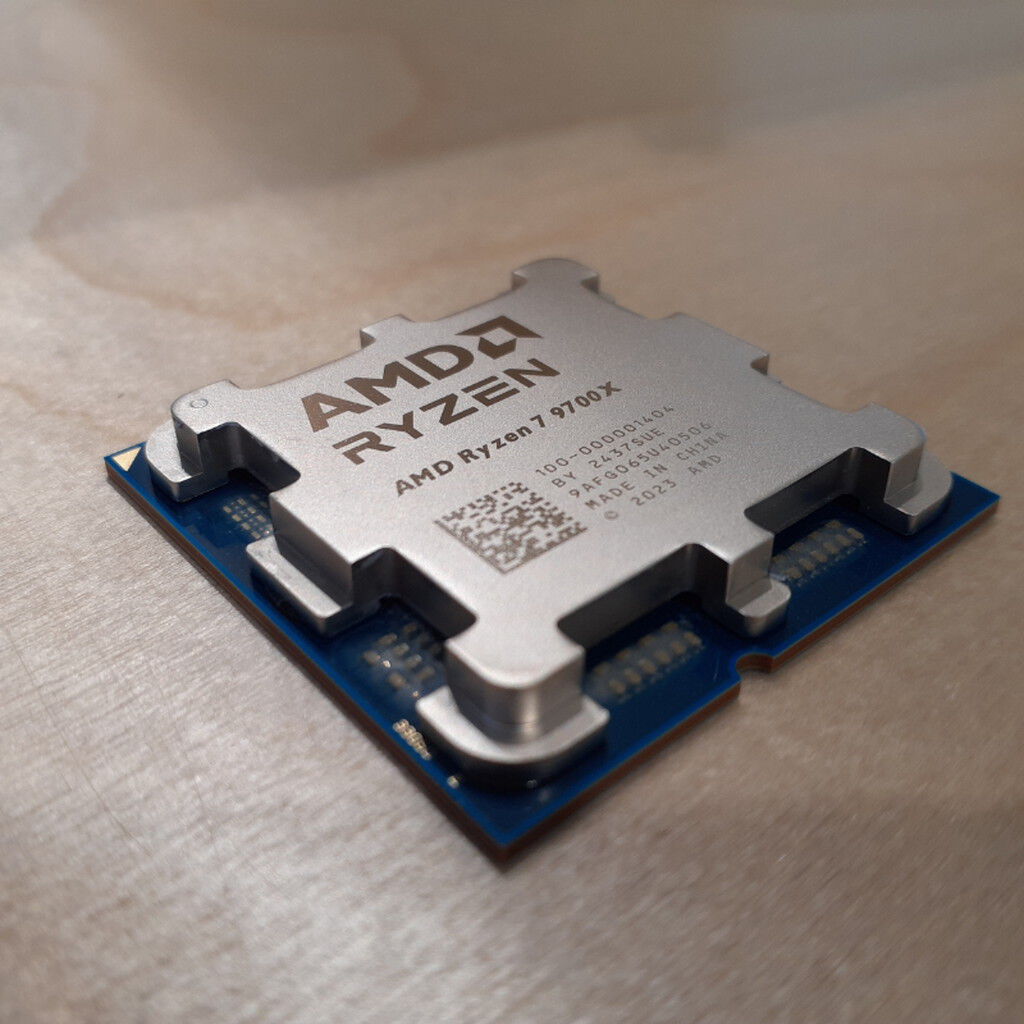 Ryzen7 9700x 美品 中古 AMD Ryzen 7 9700X (AM5/3.8GHz/40M/C8/T16/65W) 169022