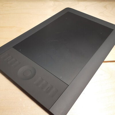 【鹿児島店】中古  wacom intuos 5 touch MEDIUM(PTH-650/K0) 4700001015 